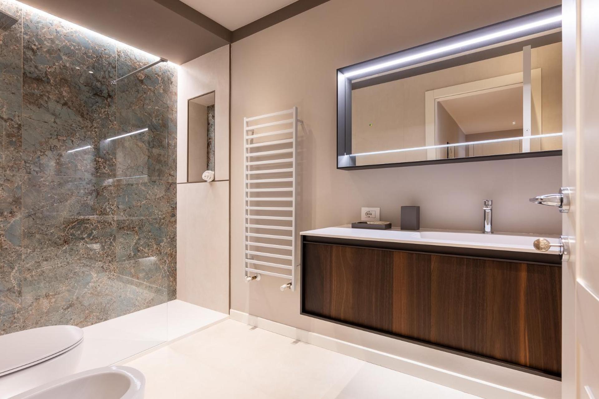 Luxurious & Spacious Flats In Duomo Mailand