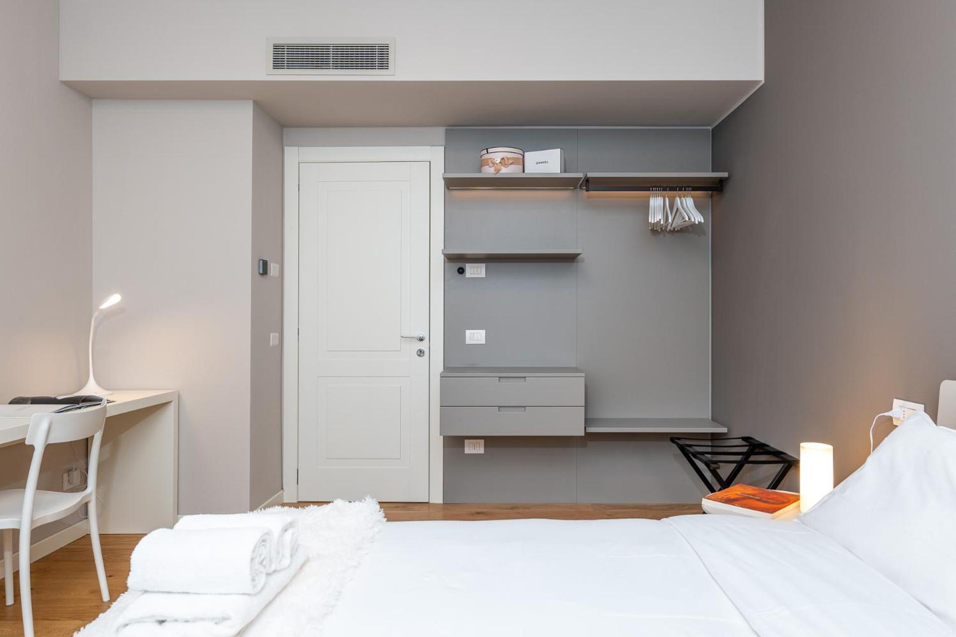 Luxurious & Spacious Flats In Duomo * Mailand